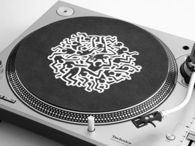 Keith Haring record mat on Technics deck